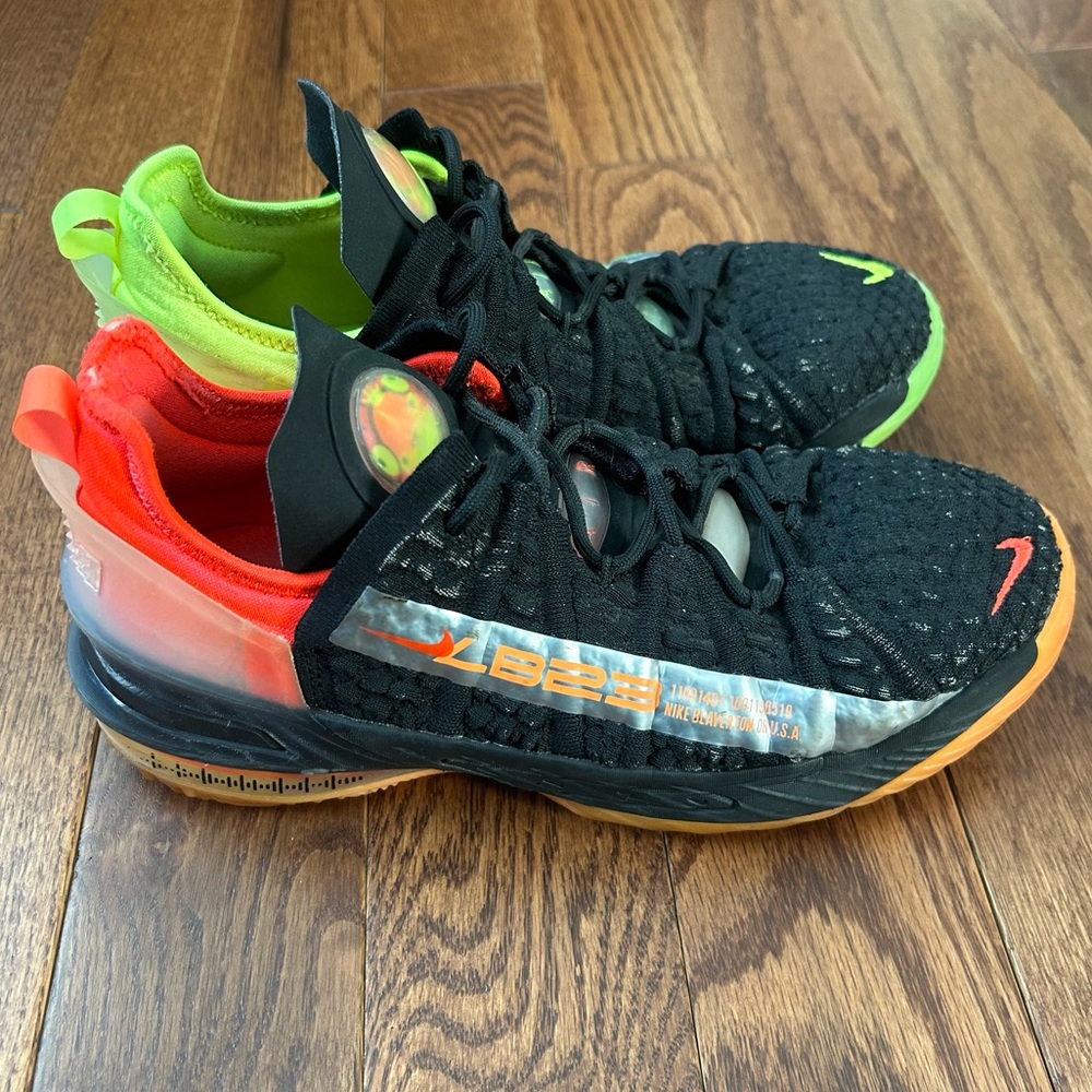 Nike LeBron 18 GS sneakers "Black Crimson Volt" size 7Y